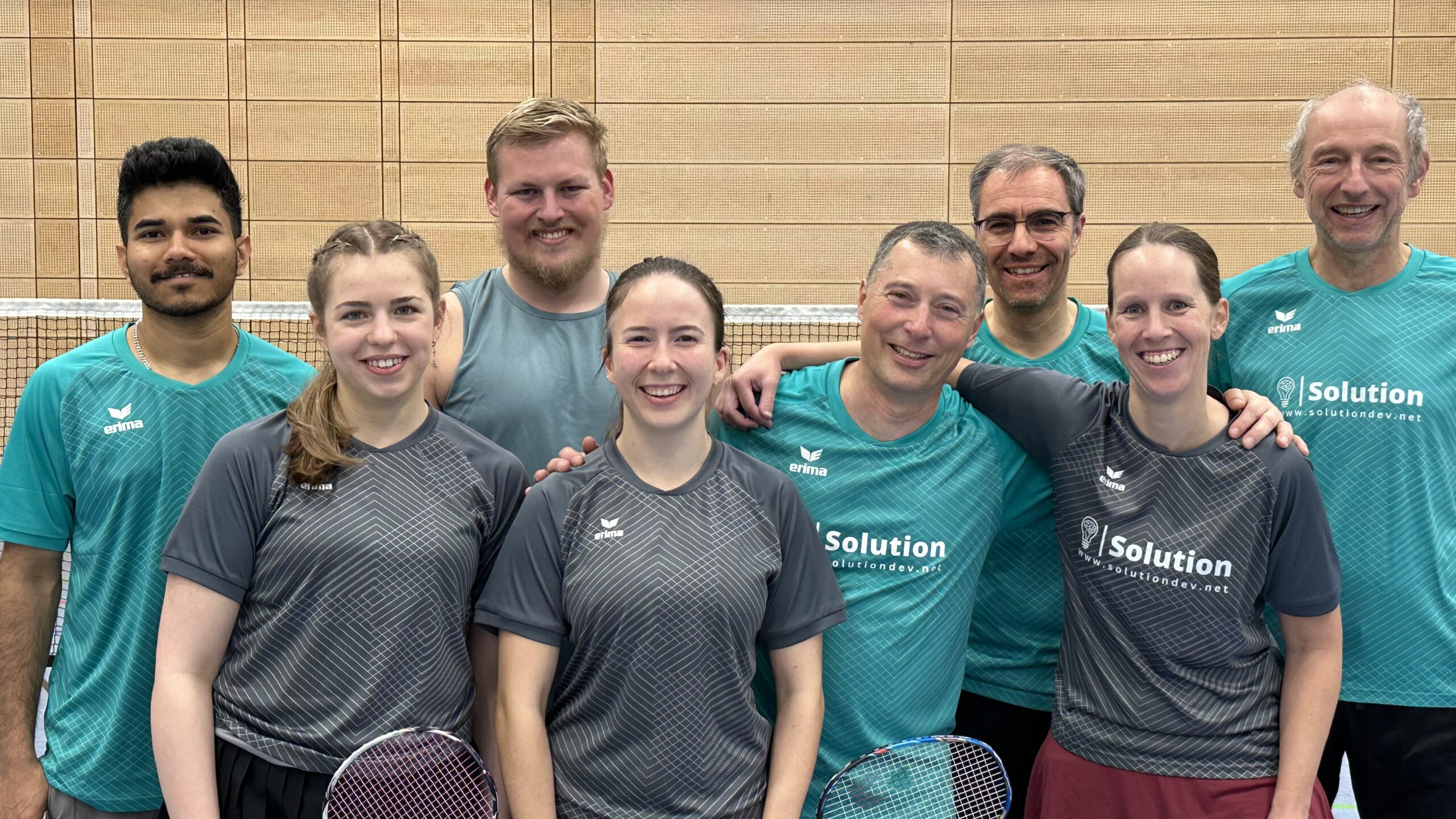 Strahlende Gesichter bei der zweiten Mannschaft (v.l.n.r.): Eby Paulachan, Elisa Brockmann, Bastian Grewe, Michelle Berwanger, Frank Schmidt, Benjamin Tisler, Daniela Hornung, Jürgen Strauss